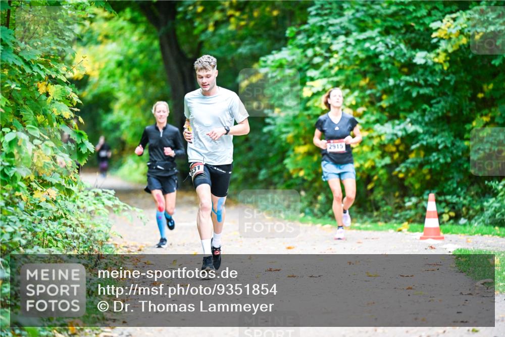 12.10.2025 - Bramfelder Halbmarathon 2025 Dr. Thomas Lammeyer http://msf.ph/oto/9351854 12.10.2025 10:40:54 Laufen 2915 meine-sportfotos.de