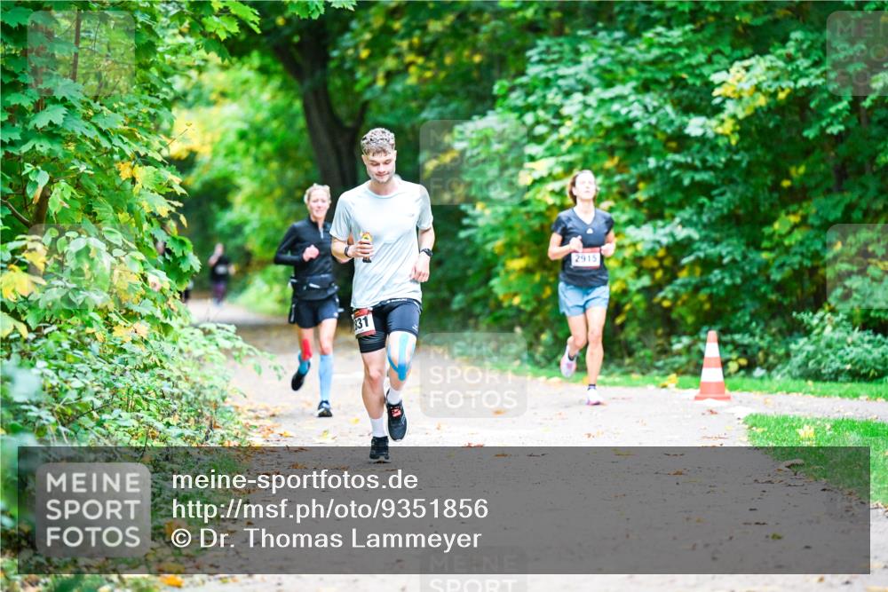 12.10.2025 - Bramfelder Halbmarathon 2025 Dr. Thomas Lammeyer http://msf.ph/oto/9351856 12.10.2025 10:40:55 Laufen 831, 2915 meine-sportfotos.de