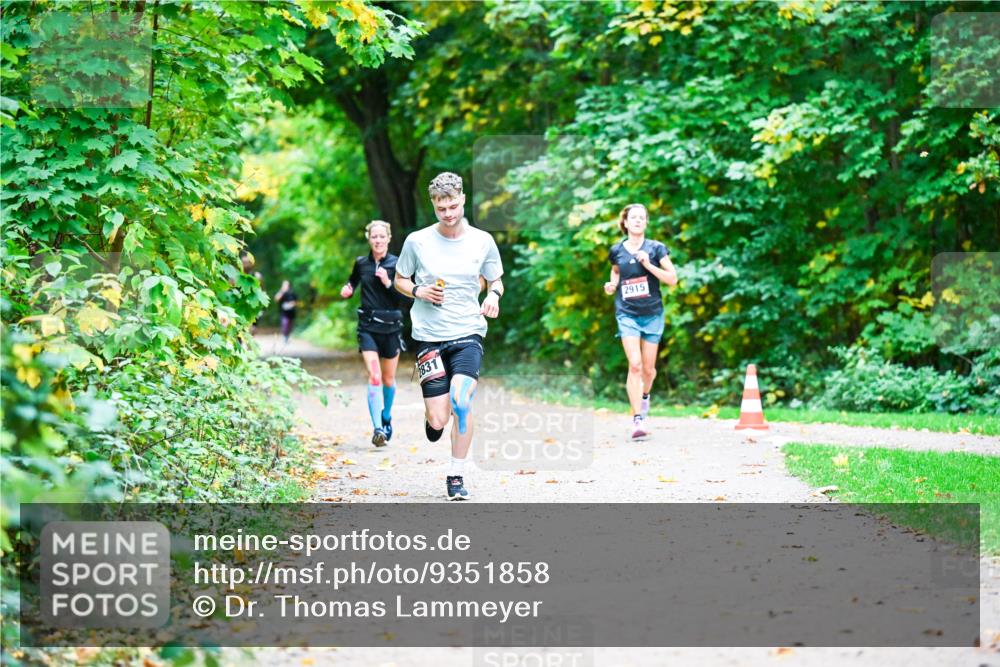 12.10.2025 - Bramfelder Halbmarathon 2025 Dr. Thomas Lammeyer http://msf.ph/oto/9351858 12.10.2025 10:40:55 Laufen 2831, 2915 meine-sportfotos.de