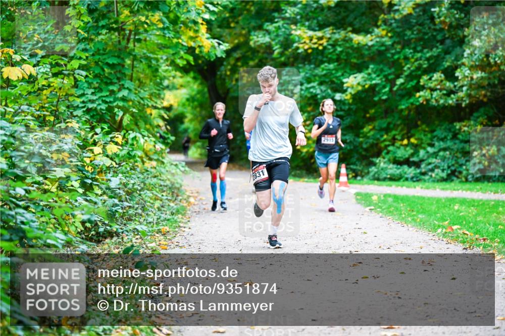 12.10.2025 - Bramfelder Halbmarathon 2025 Dr. Thomas Lammeyer http://msf.ph/oto/9351874 12.10.2025 10:40:57 Laufen 2831, 2915 meine-sportfotos.de
