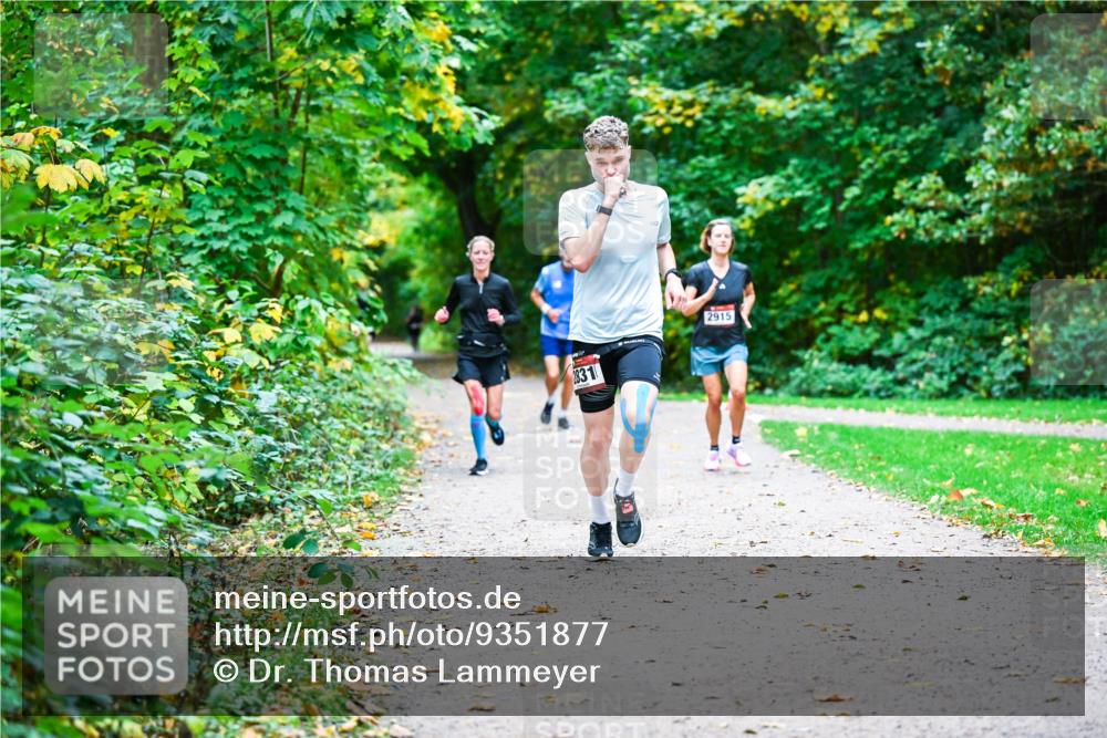 12.10.2025 - Bramfelder Halbmarathon 2025 Dr. Thomas Lammeyer http://msf.ph/oto/9351877 12.10.2025 10:40:58 Laufen 2831, 2915 meine-sportfotos.de