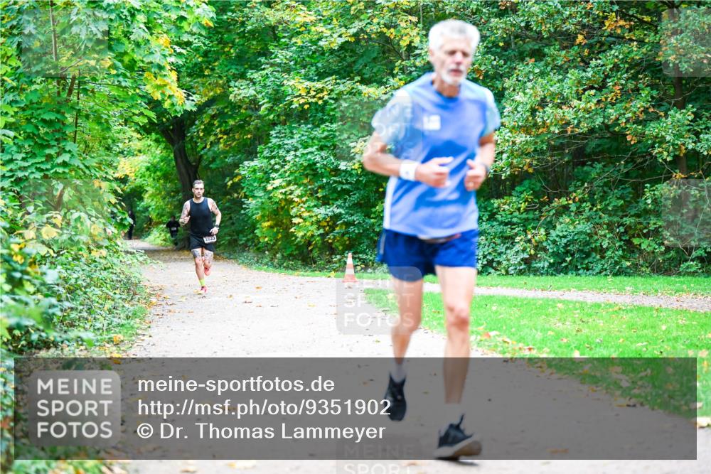 12.10.2025 - Bramfelder Halbmarathon 2025 Dr. Thomas Lammeyer http://msf.ph/oto/9351902 12.10.2025 10:41:03 Laufen 2523 meine-sportfotos.de