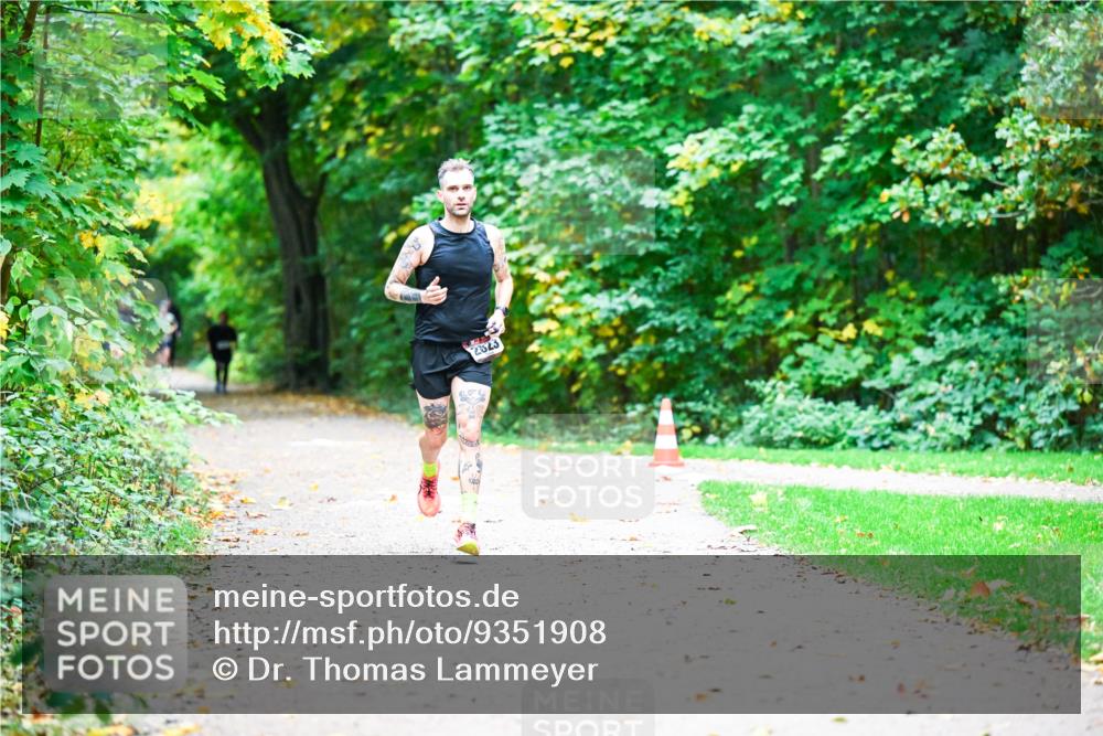 12.10.2025 - Bramfelder Halbmarathon 2025 Dr. Thomas Lammeyer http://msf.ph/oto/9351908 12.10.2025 10:41:06 Laufen 2823 meine-sportfotos.de