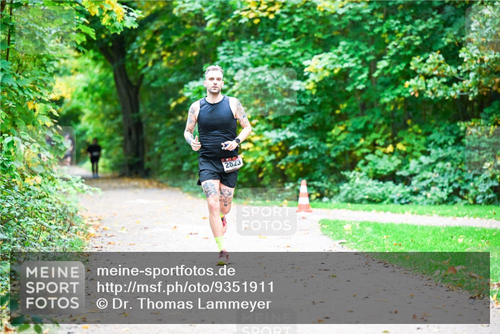 12.10.2025 - Bramfelder Halbmarathon 2025 Dr. Thomas Lammeyer http://msf.ph/oto/9351911 12.10.2025 10:41:06 Laufen 2823 meine-sportfotos.de