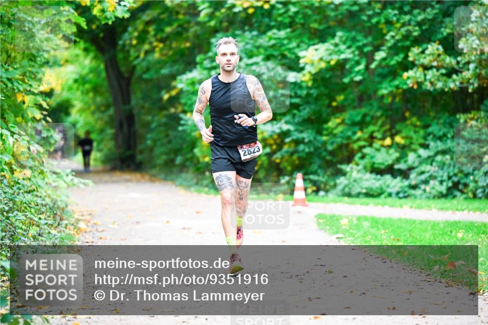 12.10.2025 - Bramfelder Halbmarathon 2025 Dr. Thomas Lammeyer http://msf.ph/oto/9351916 12.10.2025 10:41:07 Laufen 2823 meine-sportfotos.de