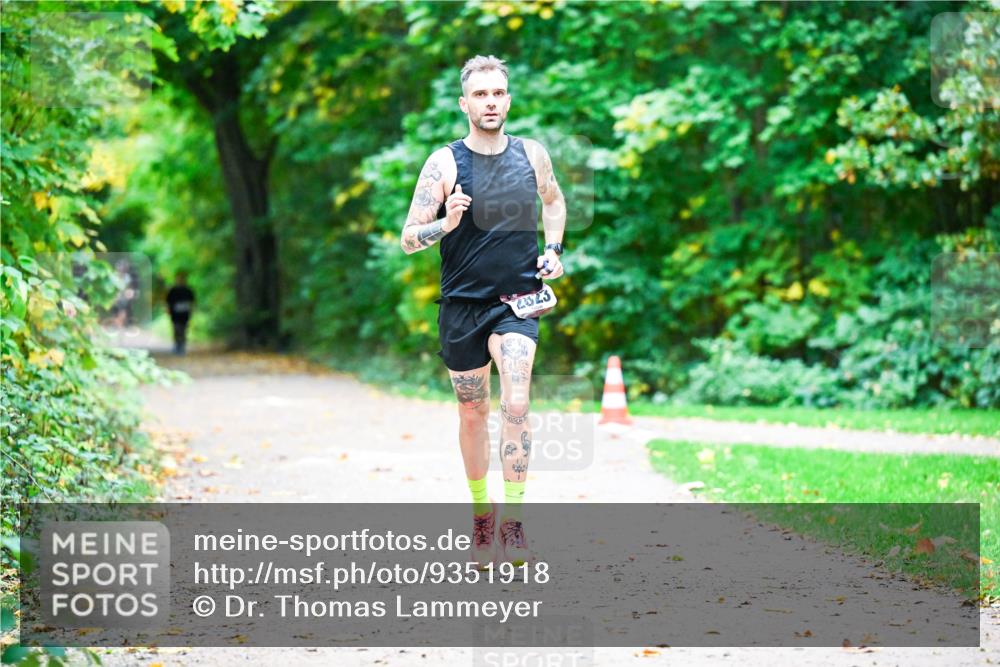 12.10.2025 - Bramfelder Halbmarathon 2025 Dr. Thomas Lammeyer http://msf.ph/oto/9351918 12.10.2025 10:41:07 Laufen 2323 meine-sportfotos.de