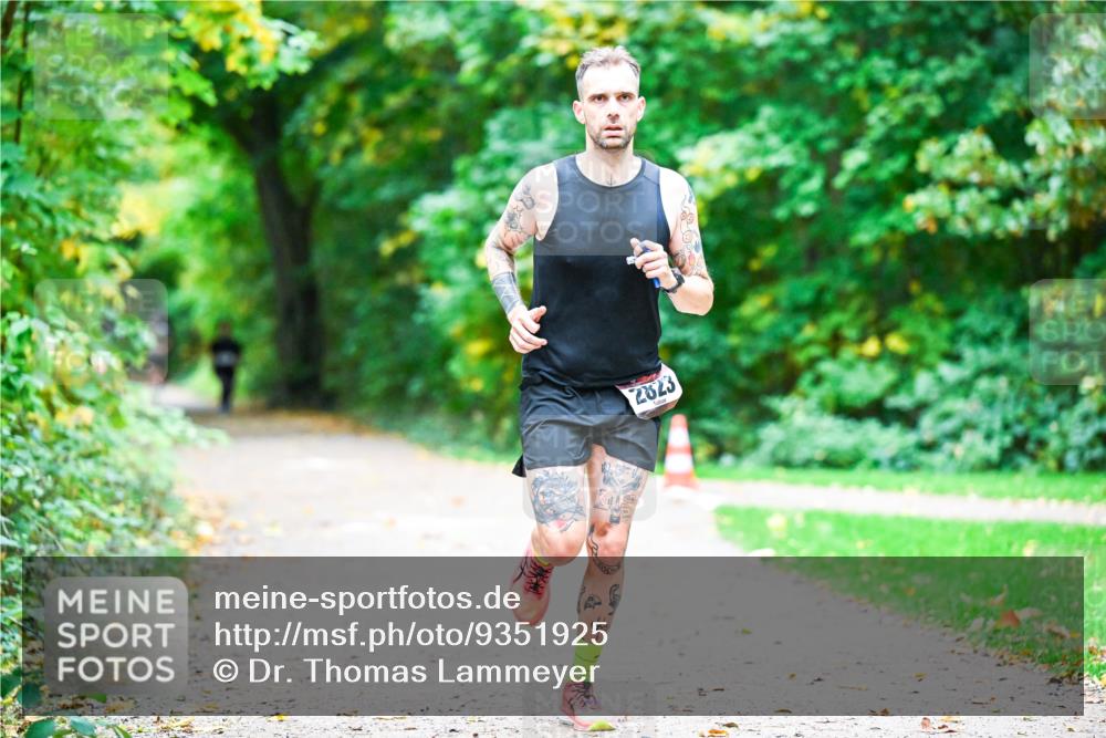 12.10.2025 - Bramfelder Halbmarathon 2025 Dr. Thomas Lammeyer http://msf.ph/oto/9351925 12.10.2025 10:41:08 Laufen 2823 meine-sportfotos.de