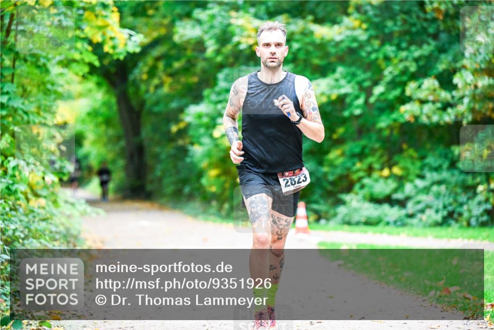 12.10.2025 - Bramfelder Halbmarathon 2025 Dr. Thomas Lammeyer http://msf.ph/oto/9351926 12.10.2025 10:41:08 Laufen 2823 meine-sportfotos.de