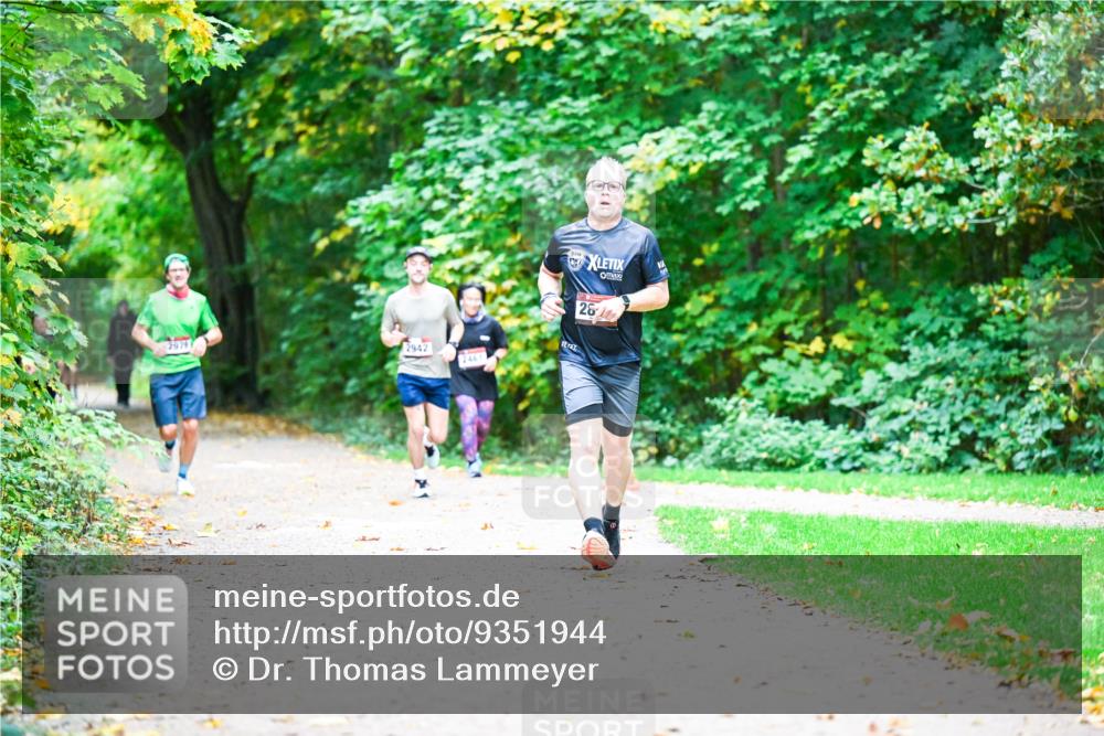 12.10.2025 - Bramfelder Halbmarathon 2025 Dr. Thomas Lammeyer http://msf.ph/oto/9351944 12.10.2025 10:41:23 Laufen 29797, 2942, 2461, 26 meine-sportfotos.de