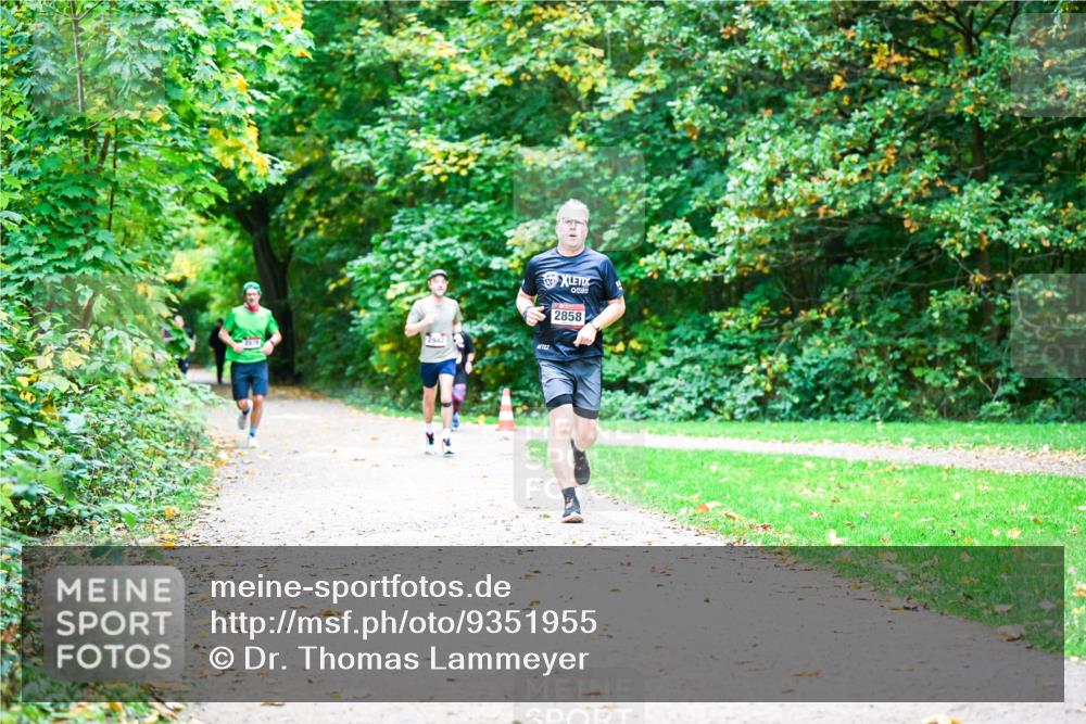 12.10.2025 - Bramfelder Halbmarathon 2025 Dr. Thomas Lammeyer http://msf.ph/oto/9351955 12.10.2025 10:41:25 Laufen 2942, 2858 meine-sportfotos.de