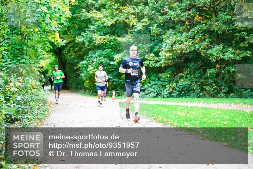 12.10.2025 - Bramfelder Halbmarathon 2025 Dr. Thomas Lammeyer http://msf.ph/oto/9351957 12.10.2025 10:41:25 Laufen 942, 2858 meine-sportfotos.de