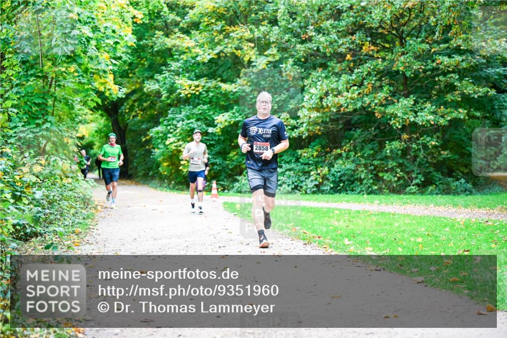 12.10.2025 - Bramfelder Halbmarathon 2025 Dr. Thomas Lammeyer http://msf.ph/oto/9351960 12.10.2025 10:41:25 Laufen 2942, 2858 meine-sportfotos.de