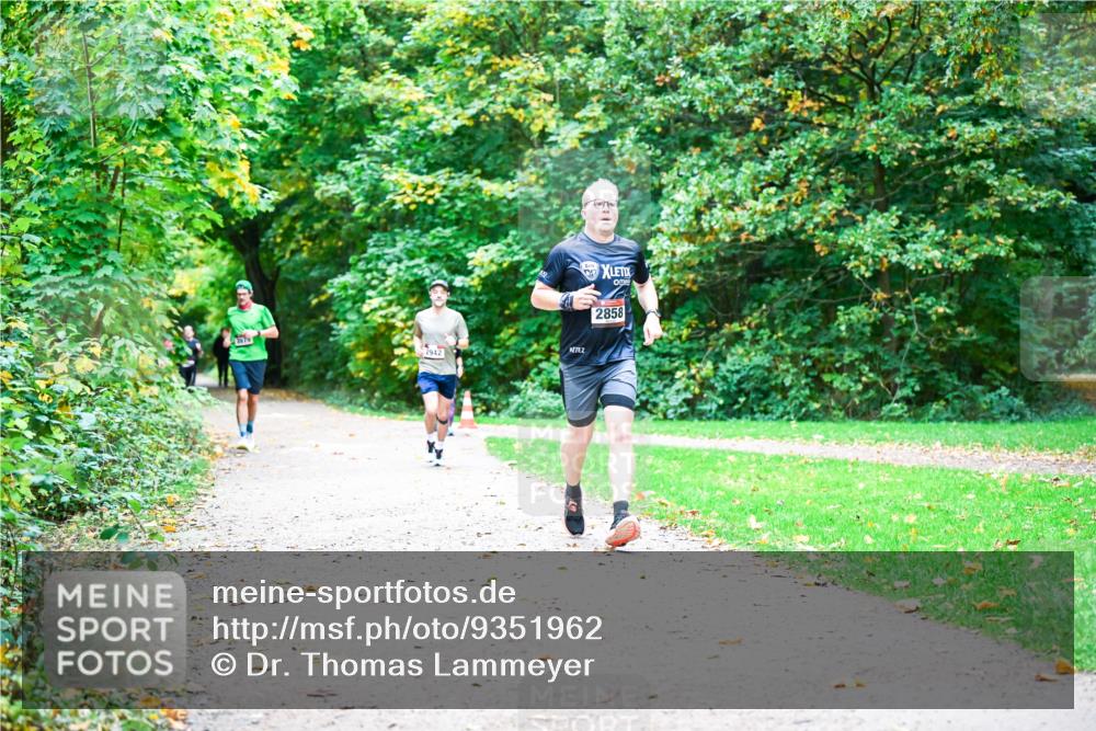 12.10.2025 - Bramfelder Halbmarathon 2025 Dr. Thomas Lammeyer http://msf.ph/oto/9351962 12.10.2025 10:41:26 Laufen 2942, 2858 meine-sportfotos.de