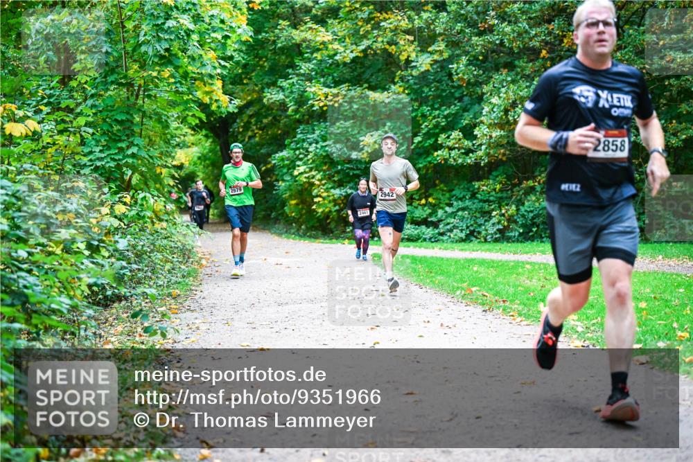 12.10.2025 - Bramfelder Halbmarathon 2025 Dr. Thomas Lammeyer http://msf.ph/oto/9351966 12.10.2025 10:41:27 Laufen 2979, 2461, 2942, 2858 meine-sportfotos.de