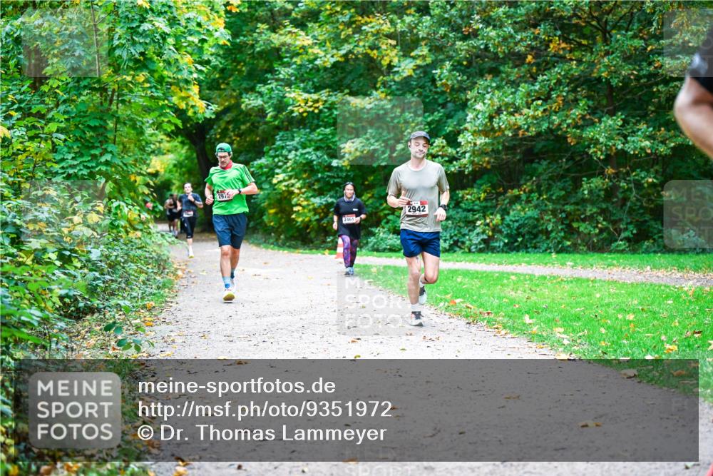 12.10.2025 - Bramfelder Halbmarathon 2025 Dr. Thomas Lammeyer http://msf.ph/oto/9351972 12.10.2025 10:41:28 Laufen 297, 2461, 2942 meine-sportfotos.de