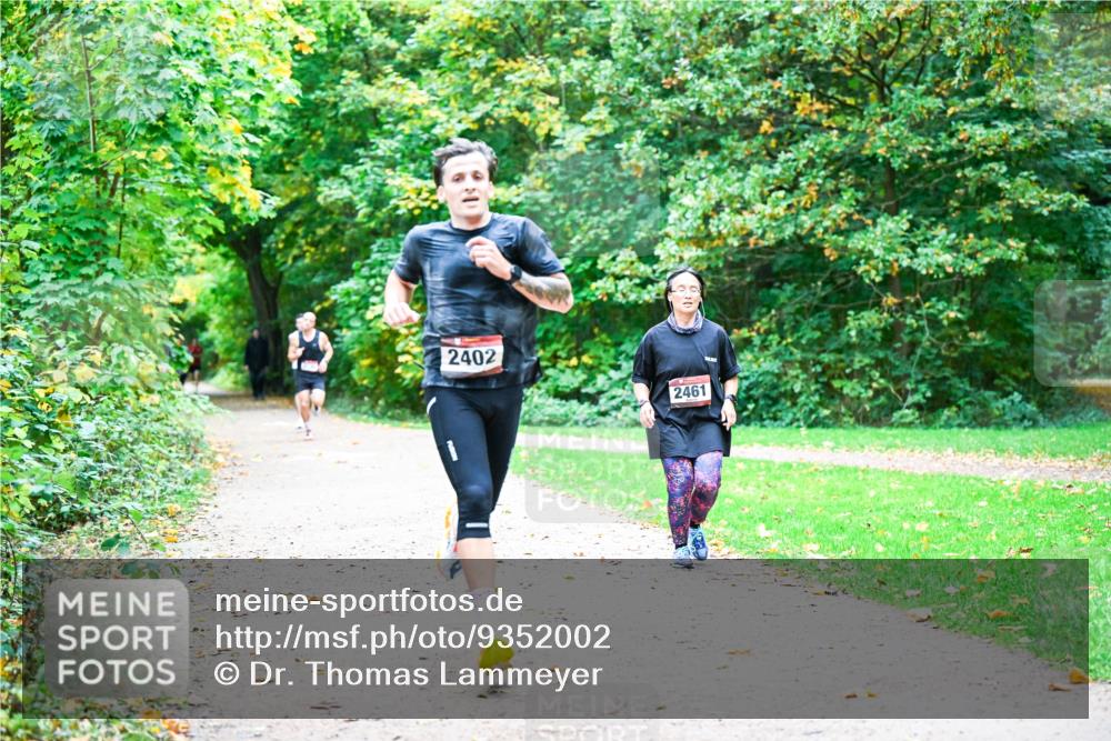 12.10.2025 - Bramfelder Halbmarathon 2025 Dr. Thomas Lammeyer http://msf.ph/oto/9352002 12.10.2025 10:41:34 Laufen 2402, 2461 meine-sportfotos.de