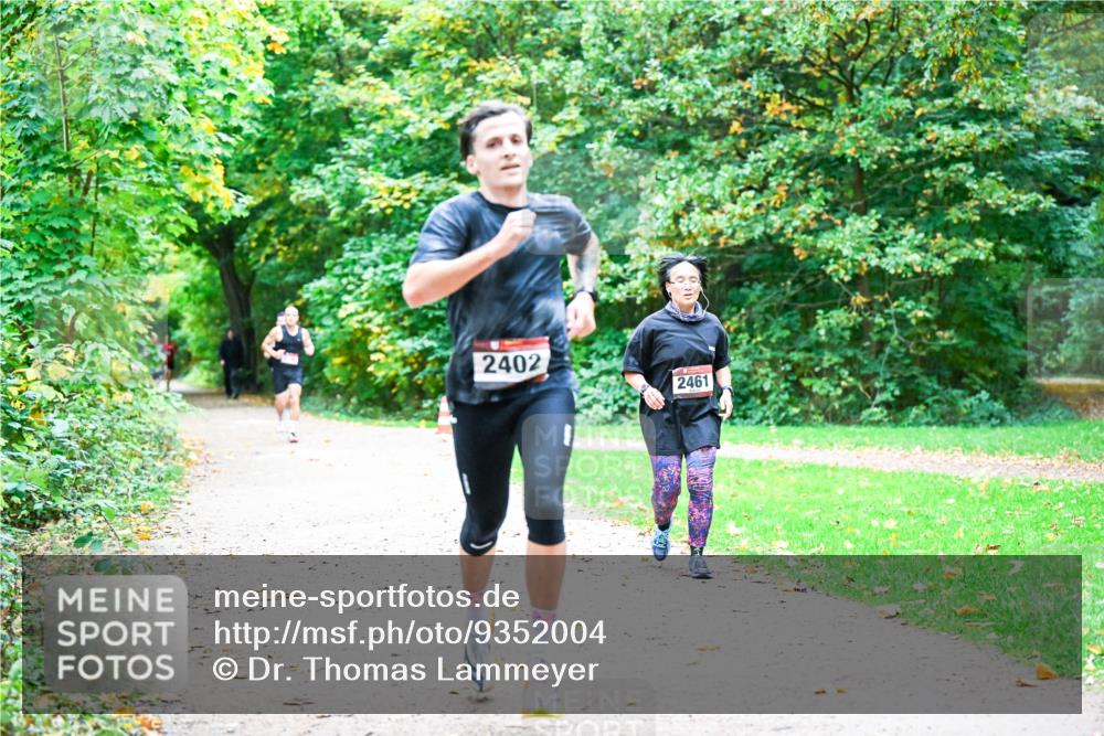 12.10.2025 - Bramfelder Halbmarathon 2025 Dr. Thomas Lammeyer http://msf.ph/oto/9352004 12.10.2025 10:41:34 Laufen 2402, 2461 meine-sportfotos.de