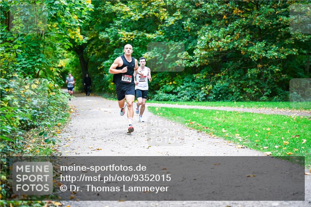 12.10.2025 - Bramfelder Halbmarathon 2025 Dr. Thomas Lammeyer http://msf.ph/oto/9352015 12.10.2025 10:41:37 Laufen 2130, 2847 meine-sportfotos.de