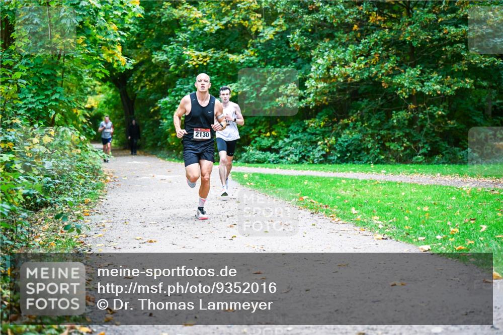 12.10.2025 - Bramfelder Halbmarathon 2025 Dr. Thomas Lammeyer http://msf.ph/oto/9352016 12.10.2025 10:41:38 Laufen 2130 meine-sportfotos.de