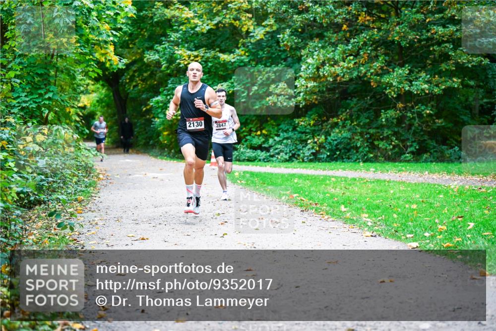 12.10.2025 - Bramfelder Halbmarathon 2025 Dr. Thomas Lammeyer http://msf.ph/oto/9352017 12.10.2025 10:41:38 Laufen 2130, 2847 meine-sportfotos.de