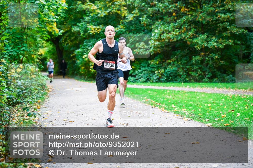 12.10.2025 - Bramfelder Halbmarathon 2025 Dr. Thomas Lammeyer http://msf.ph/oto/9352021 12.10.2025 10:41:38 Laufen 2130 meine-sportfotos.de