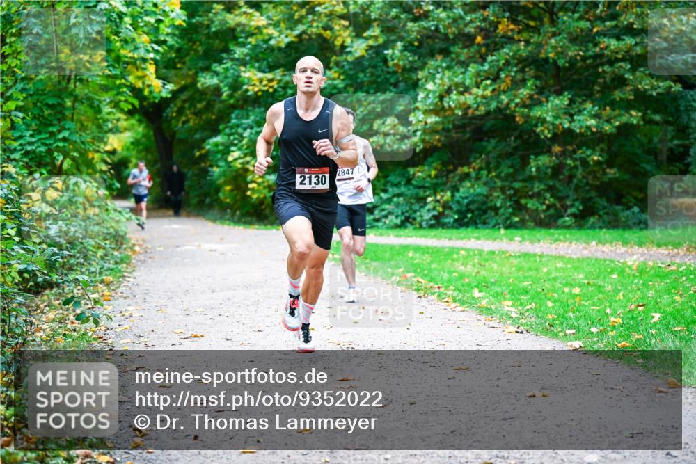 12.10.2025 - Bramfelder Halbmarathon 2025 Dr. Thomas Lammeyer http://msf.ph/oto/9352022 12.10.2025 10:41:38 Laufen 2130, 2847 meine-sportfotos.de