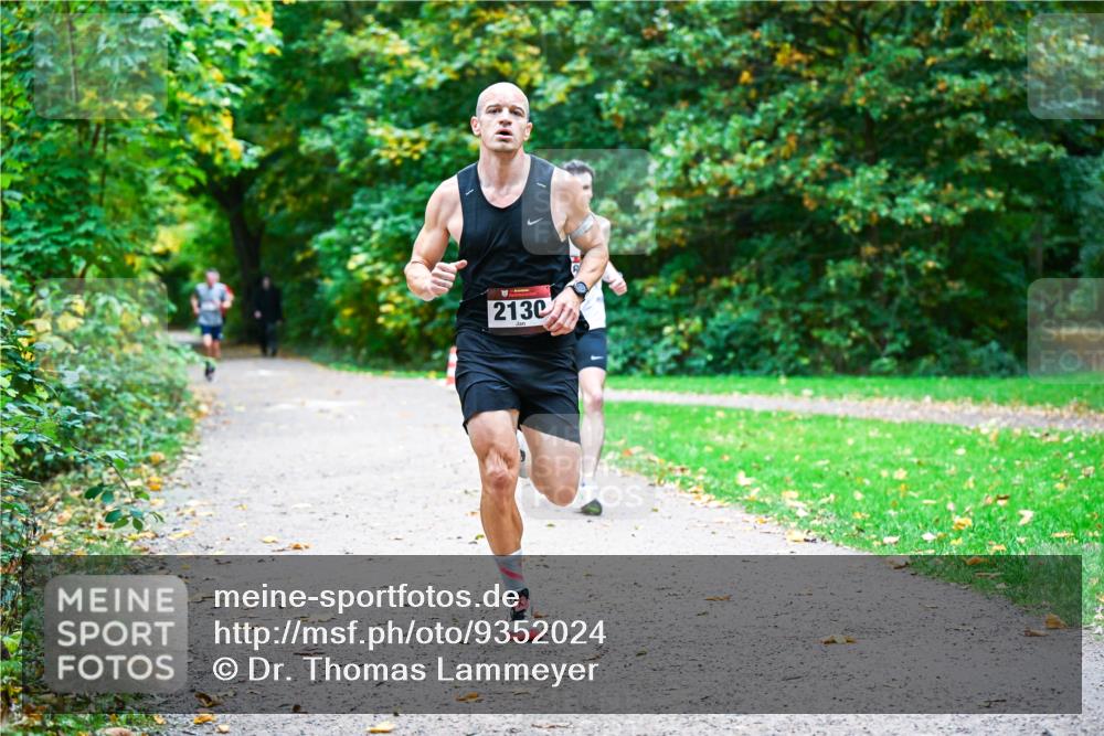 12.10.2025 - Bramfelder Halbmarathon 2025 Dr. Thomas Lammeyer http://msf.ph/oto/9352024 12.10.2025 10:41:39 Laufen 2130 meine-sportfotos.de