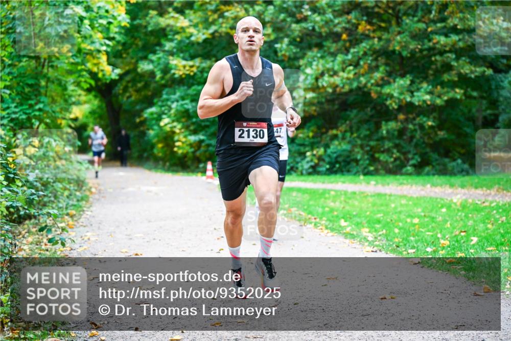 12.10.2025 - Bramfelder Halbmarathon 2025 Dr. Thomas Lammeyer http://msf.ph/oto/9352025 12.10.2025 10:41:39 Laufen 2130, 47 meine-sportfotos.de
