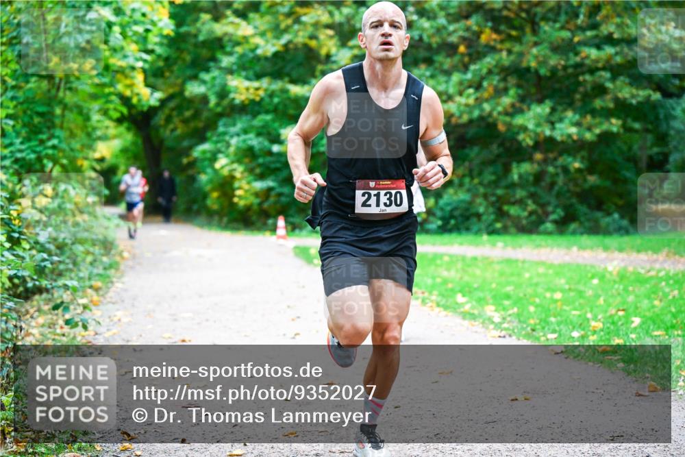 12.10.2025 - Bramfelder Halbmarathon 2025 Dr. Thomas Lammeyer http://msf.ph/oto/9352027 12.10.2025 10:41:39 Laufen 2130 meine-sportfotos.de