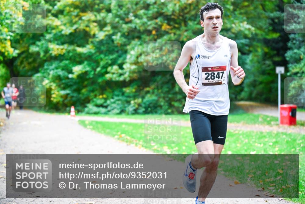 12.10.2025 - Bramfelder Halbmarathon 2025 Dr. Thomas Lammeyer http://msf.ph/oto/9352031 12.10.2025 10:41:40 Laufen 34, 2847 meine-sportfotos.de