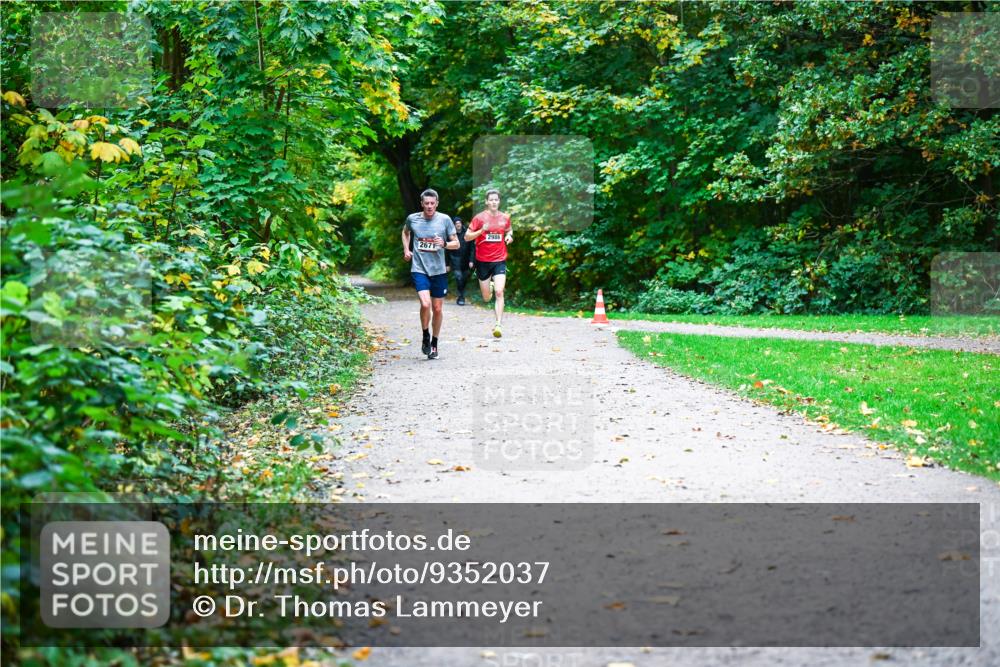 12.10.2025 - Bramfelder Halbmarathon 2025 Dr. Thomas Lammeyer http://msf.ph/oto/9352037 12.10.2025 10:41:43 Laufen 2671 meine-sportfotos.de