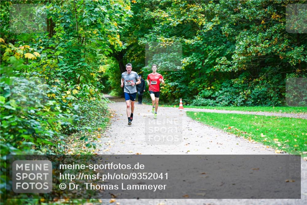 12.10.2025 - Bramfelder Halbmarathon 2025 Dr. Thomas Lammeyer http://msf.ph/oto/9352041 12.10.2025 10:41:44 Laufen 267, 2986 meine-sportfotos.de