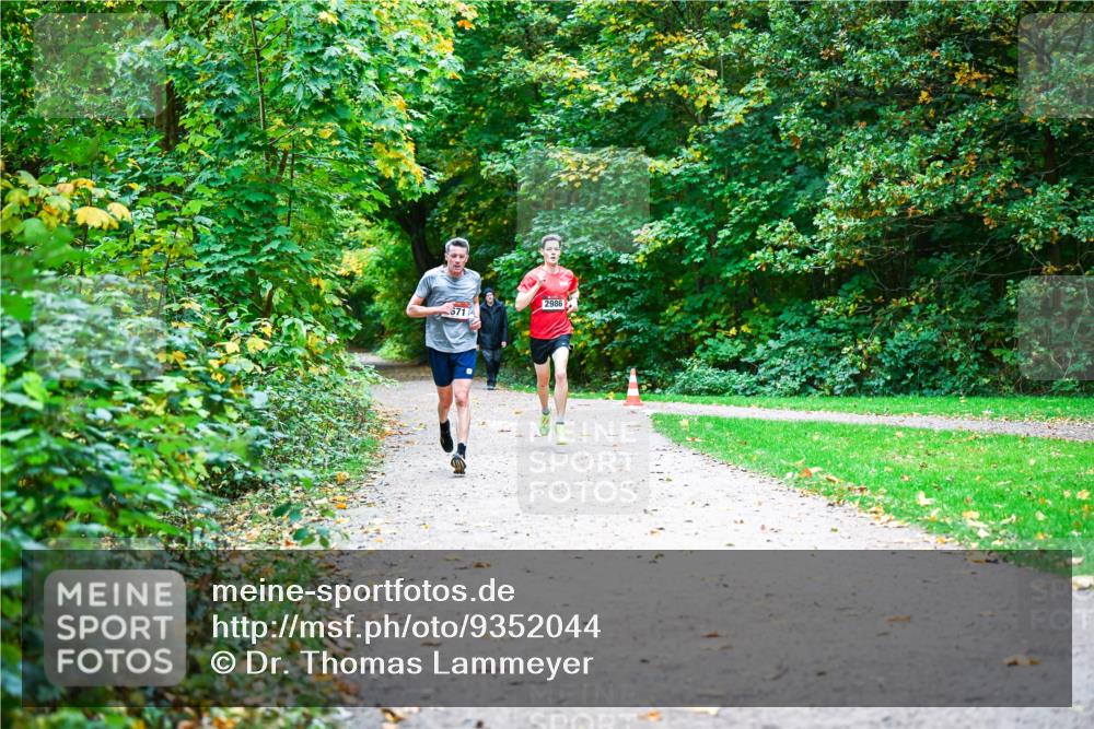 12.10.2025 - Bramfelder Halbmarathon 2025 Dr. Thomas Lammeyer http://msf.ph/oto/9352044 12.10.2025 10:41:44 Laufen 671, 2986 meine-sportfotos.de