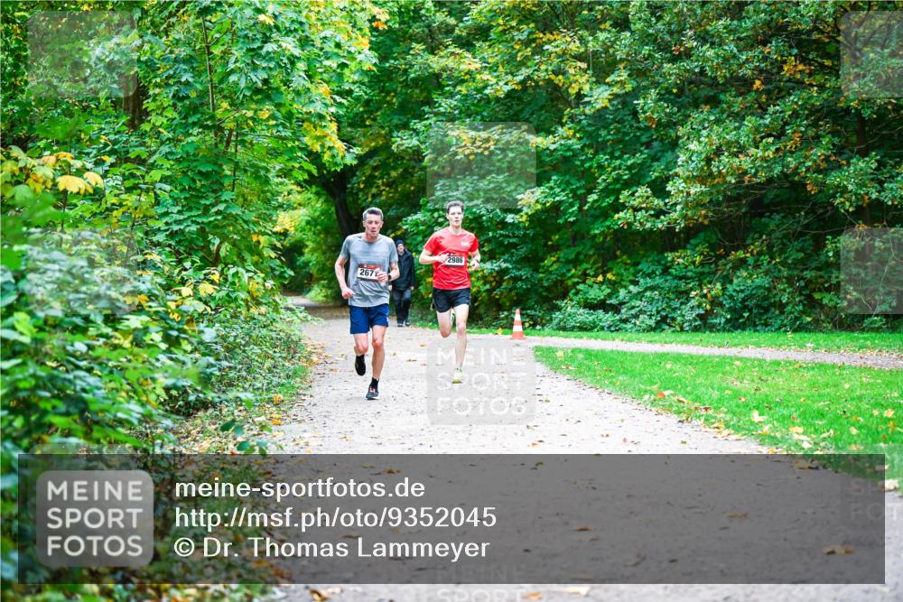 12.10.2025 - Bramfelder Halbmarathon 2025 Dr. Thomas Lammeyer http://msf.ph/oto/9352045 12.10.2025 10:41:44 Laufen 267, 2986 meine-sportfotos.de