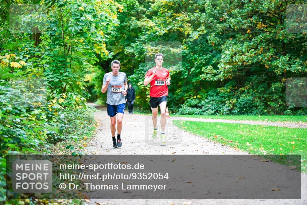 12.10.2025 - Bramfelder Halbmarathon 2025 Dr. Thomas Lammeyer http://msf.ph/oto/9352054 12.10.2025 10:41:46 Laufen 2671, 2986 meine-sportfotos.de