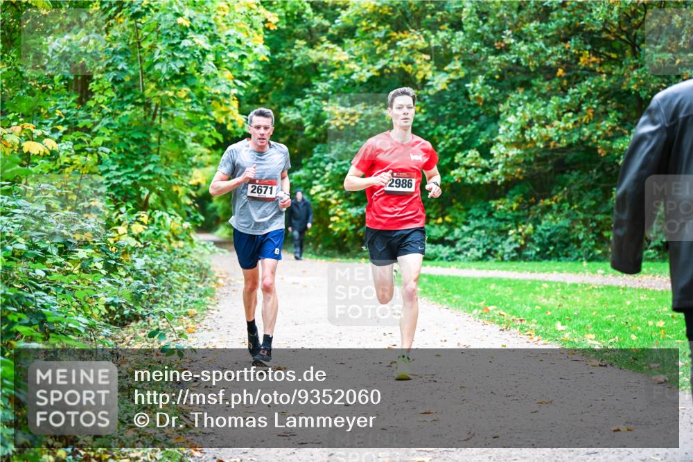 12.10.2025 - Bramfelder Halbmarathon 2025 Dr. Thomas Lammeyer http://msf.ph/oto/9352060 12.10.2025 10:41:46 Laufen 2986, 2671 meine-sportfotos.de