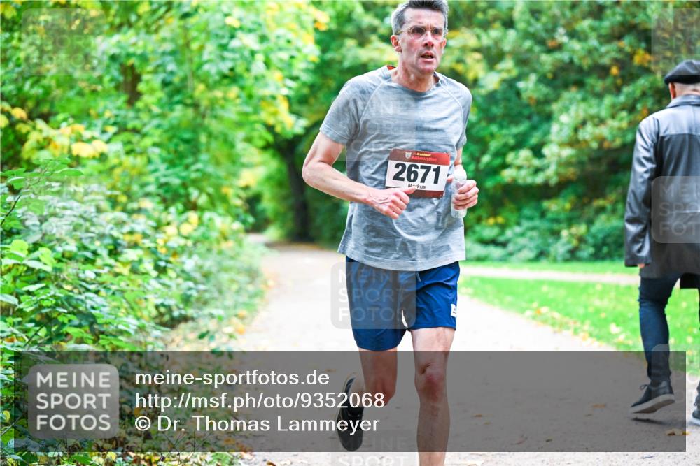 12.10.2025 - Bramfelder Halbmarathon 2025 Dr. Thomas Lammeyer http://msf.ph/oto/9352068 12.10.2025 10:41:48 Laufen 2671 meine-sportfotos.de