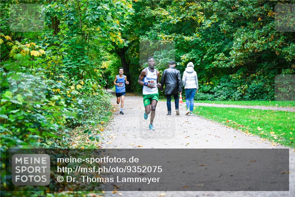 12.10.2025 - Bramfelder Halbmarathon 2025 Dr. Thomas Lammeyer http://msf.ph/oto/9352075 12.10.2025 10:41:59 Laufen 424, 203 meine-sportfotos.de