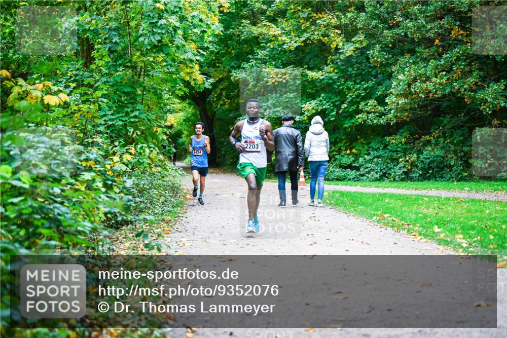12.10.2025 - Bramfelder Halbmarathon 2025 Dr. Thomas Lammeyer http://msf.ph/oto/9352076 12.10.2025 10:41:59 Laufen 2424, 2203 meine-sportfotos.de