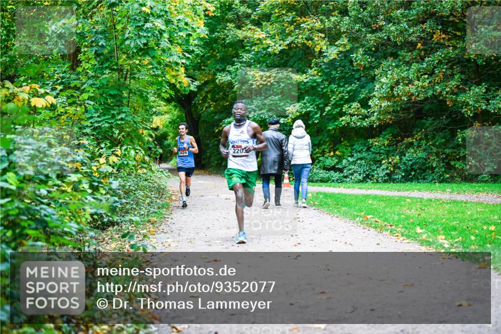 12.10.2025 - Bramfelder Halbmarathon 2025 Dr. Thomas Lammeyer http://msf.ph/oto/9352077 12.10.2025 10:41:59 Laufen 2424, 2203 meine-sportfotos.de
