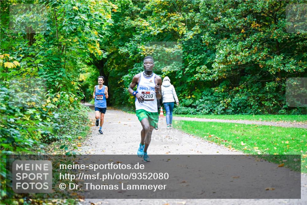 12.10.2025 - Bramfelder Halbmarathon 2025 Dr. Thomas Lammeyer http://msf.ph/oto/9352080 12.10.2025 10:42:00 Laufen 2424, 2203 meine-sportfotos.de
