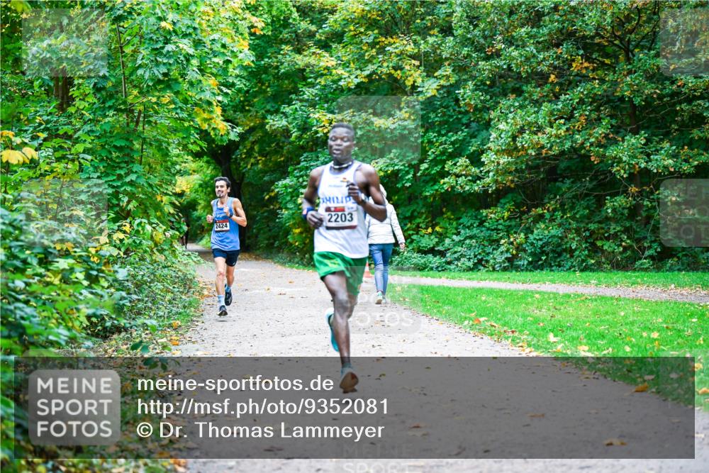 12.10.2025 - Bramfelder Halbmarathon 2025 Dr. Thomas Lammeyer http://msf.ph/oto/9352081 12.10.2025 10:42:00 Laufen 2424, 2203 meine-sportfotos.de