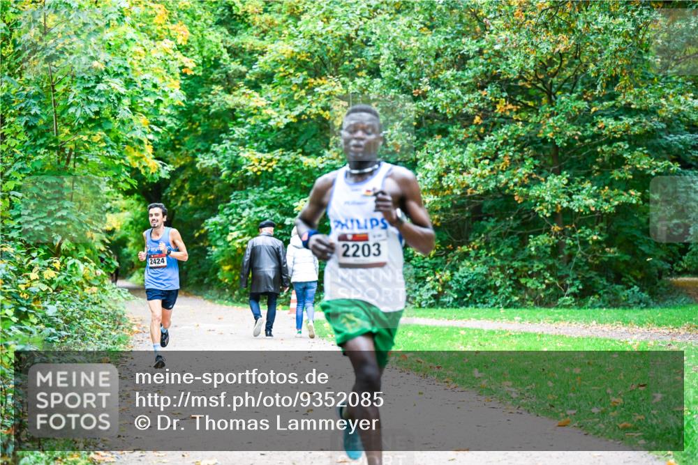 12.10.2025 - Bramfelder Halbmarathon 2025 Dr. Thomas Lammeyer http://msf.ph/oto/9352085 12.10.2025 10:42:01 Laufen 2424, 2203 meine-sportfotos.de