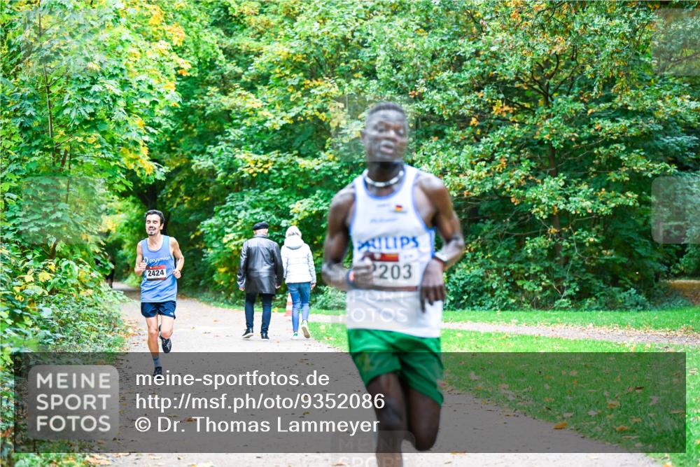 12.10.2025 - Bramfelder Halbmarathon 2025 Dr. Thomas Lammeyer http://msf.ph/oto/9352086 12.10.2025 10:42:01 Laufen 2424, 2203 meine-sportfotos.de