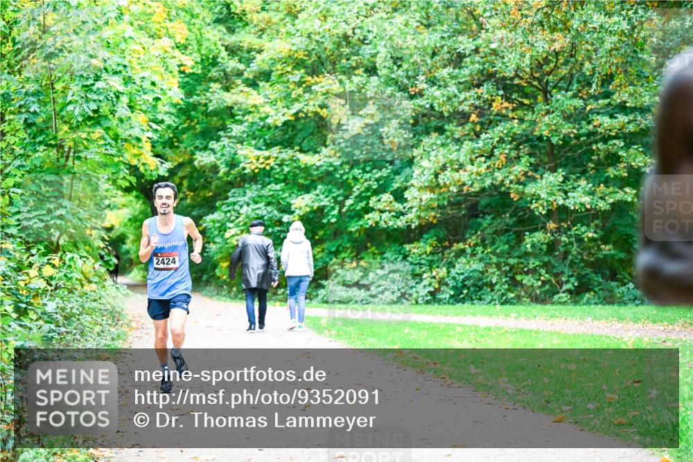 12.10.2025 - Bramfelder Halbmarathon 2025 Dr. Thomas Lammeyer http://msf.ph/oto/9352091 12.10.2025 10:42:01 Laufen 2424 meine-sportfotos.de