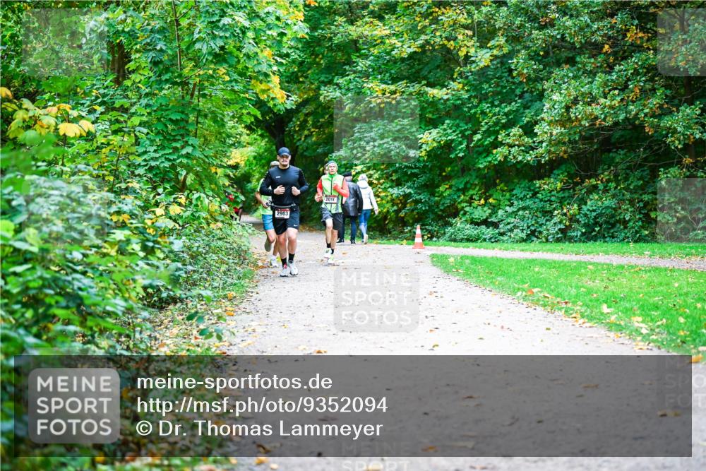 12.10.2025 - Bramfelder Halbmarathon 2025 Dr. Thomas Lammeyer http://msf.ph/oto/9352094 12.10.2025 10:42:13 Laufen 2903 meine-sportfotos.de
