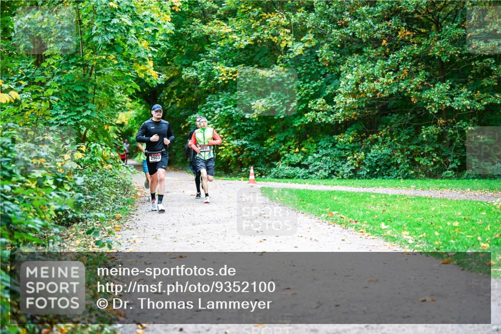 12.10.2025 - Bramfelder Halbmarathon 2025 Dr. Thomas Lammeyer http://msf.ph/oto/9352100 12.10.2025 10:42:13 Laufen 2903, 2010 meine-sportfotos.de