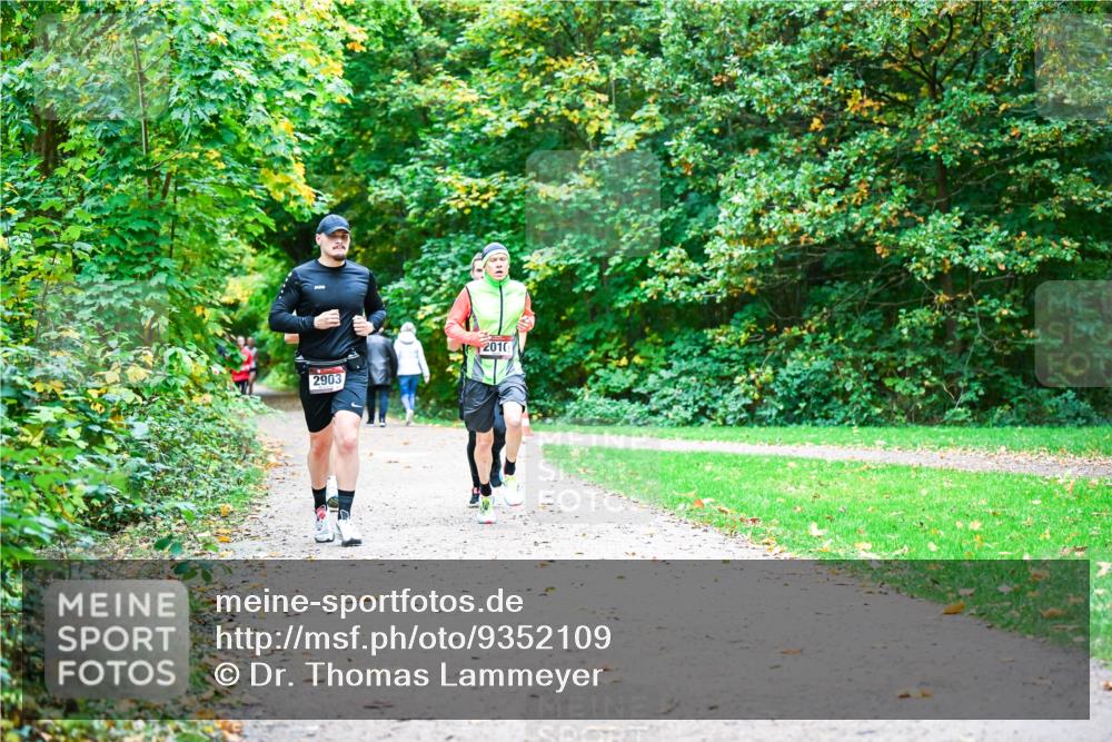 12.10.2025 - Bramfelder Halbmarathon 2025 Dr. Thomas Lammeyer http://msf.ph/oto/9352109 12.10.2025 10:42:15 Laufen 2903, 2010 meine-sportfotos.de