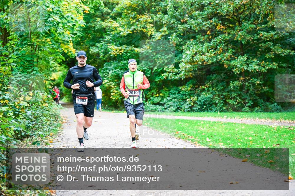 12.10.2025 - Bramfelder Halbmarathon 2025 Dr. Thomas Lammeyer http://msf.ph/oto/9352113 12.10.2025 10:42:15 Laufen 2903, 2010 meine-sportfotos.de