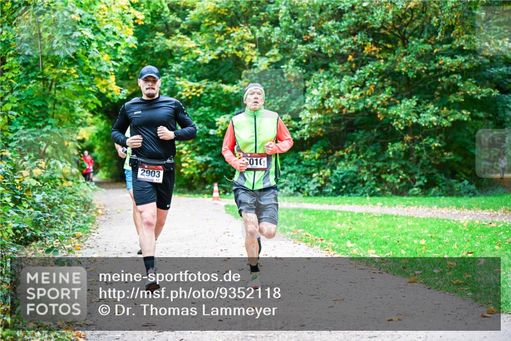 12.10.2025 - Bramfelder Halbmarathon 2025 Dr. Thomas Lammeyer http://msf.ph/oto/9352118 12.10.2025 10:42:16 Laufen 2903, 010 meine-sportfotos.de